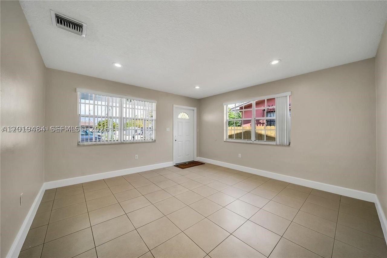 501 Sw 120th Ave #0 - Photo 7 of 31