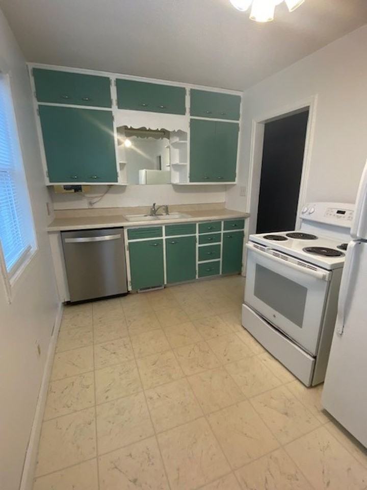 1311 8th Ave Ne - Photo 2 of 13