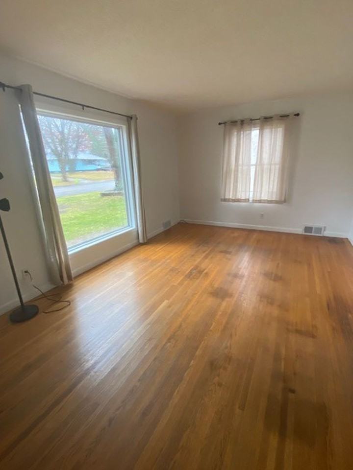 1311 8th Ave Ne - Photo 4 of 13