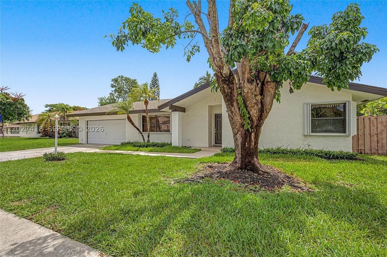 10711 Sw 116th Ave - Photo 3 of 30