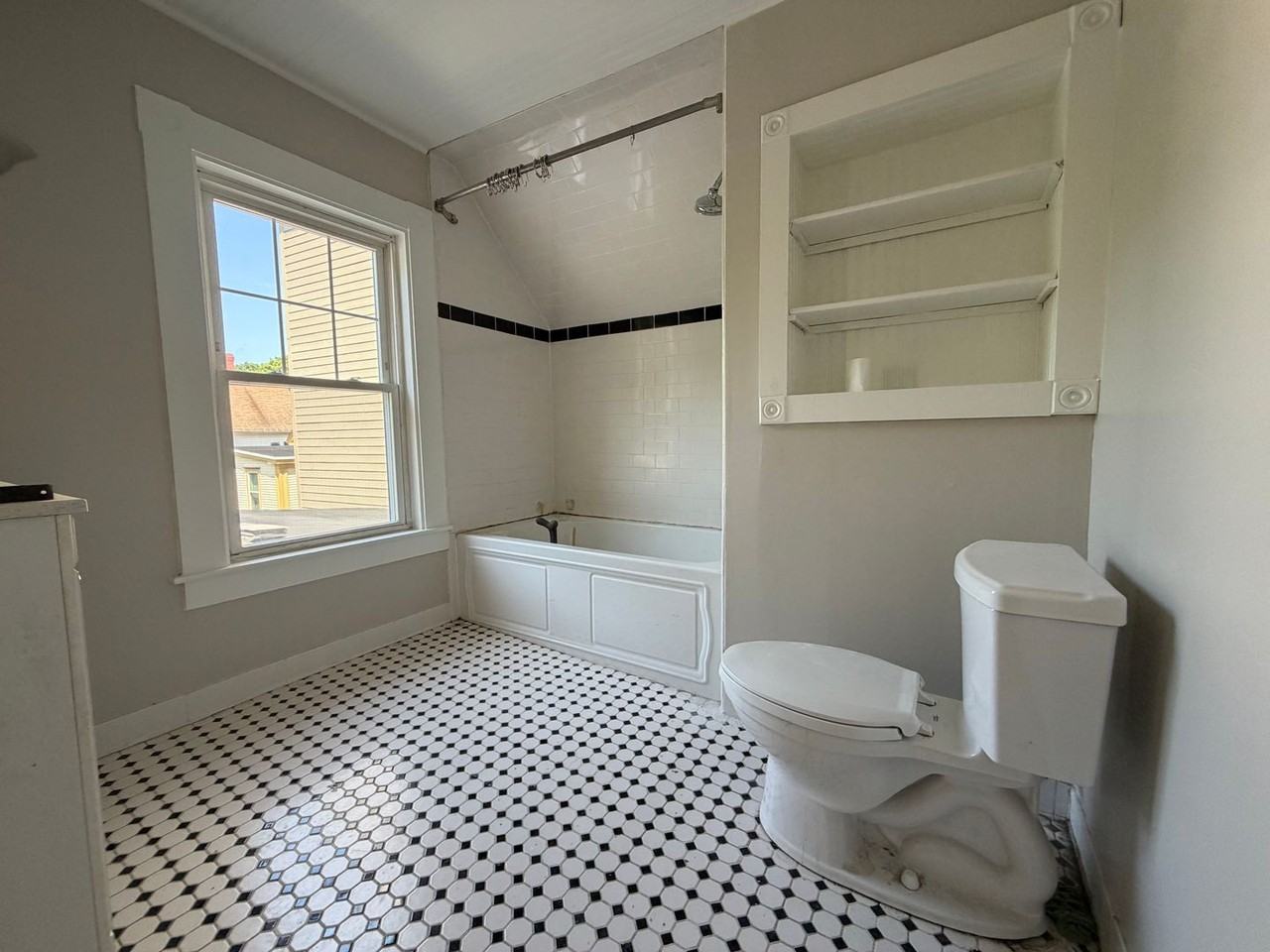202 Central Ave - Photo 3 of 40