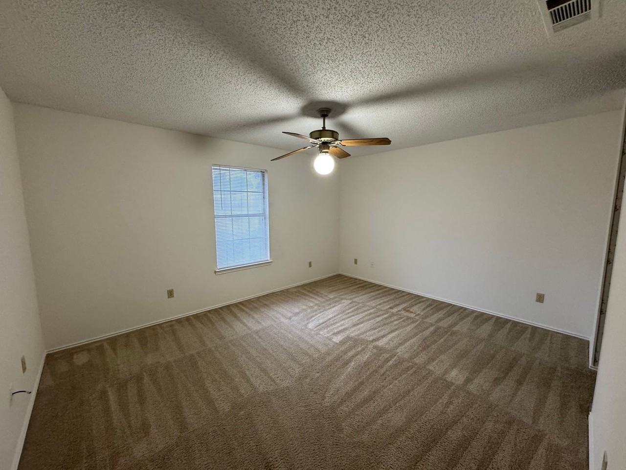 1414 Chapel Ridge Rd - Photo 7 of 10