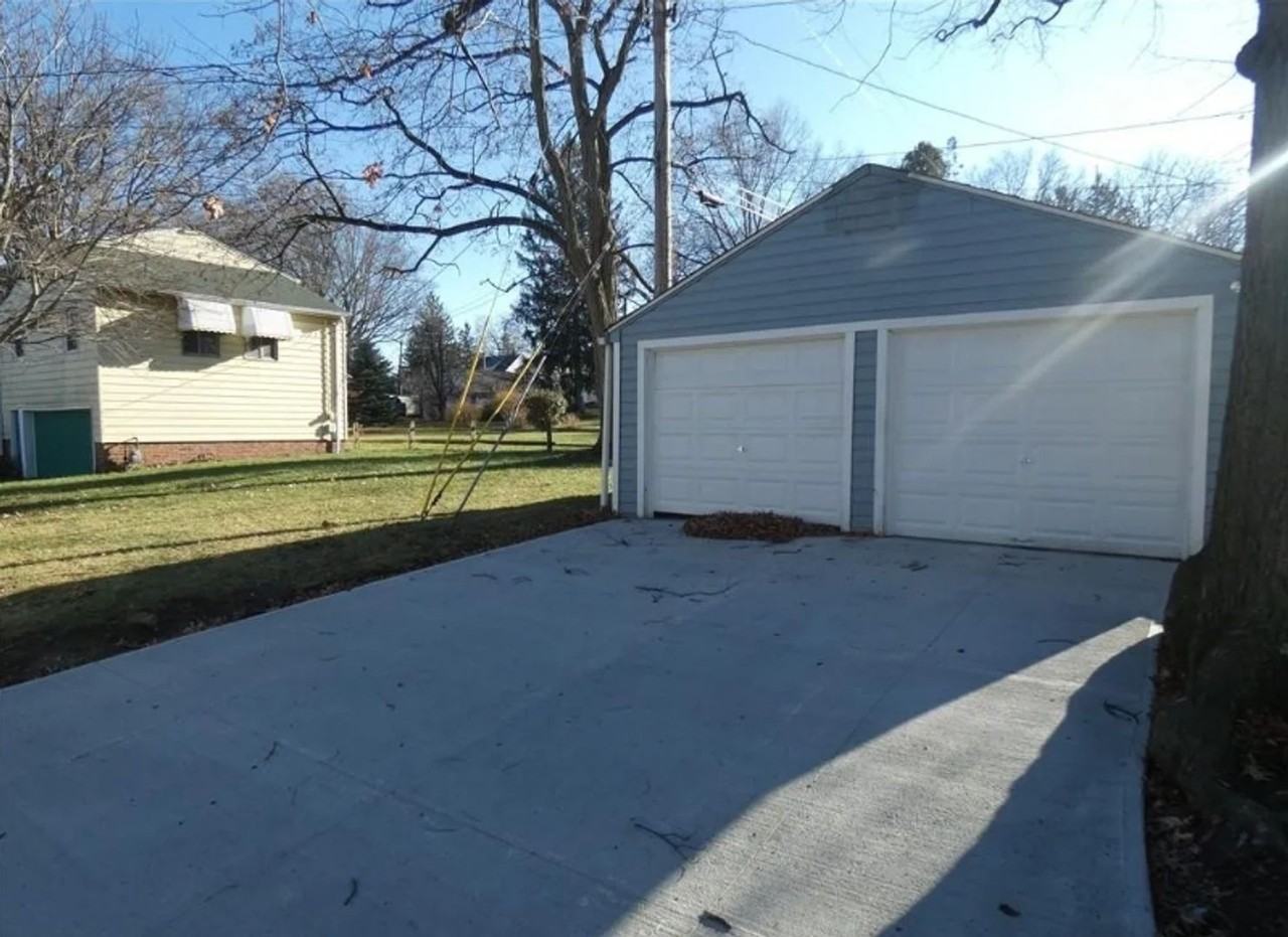 1447 Elbur Ave - Photo 2 of 15