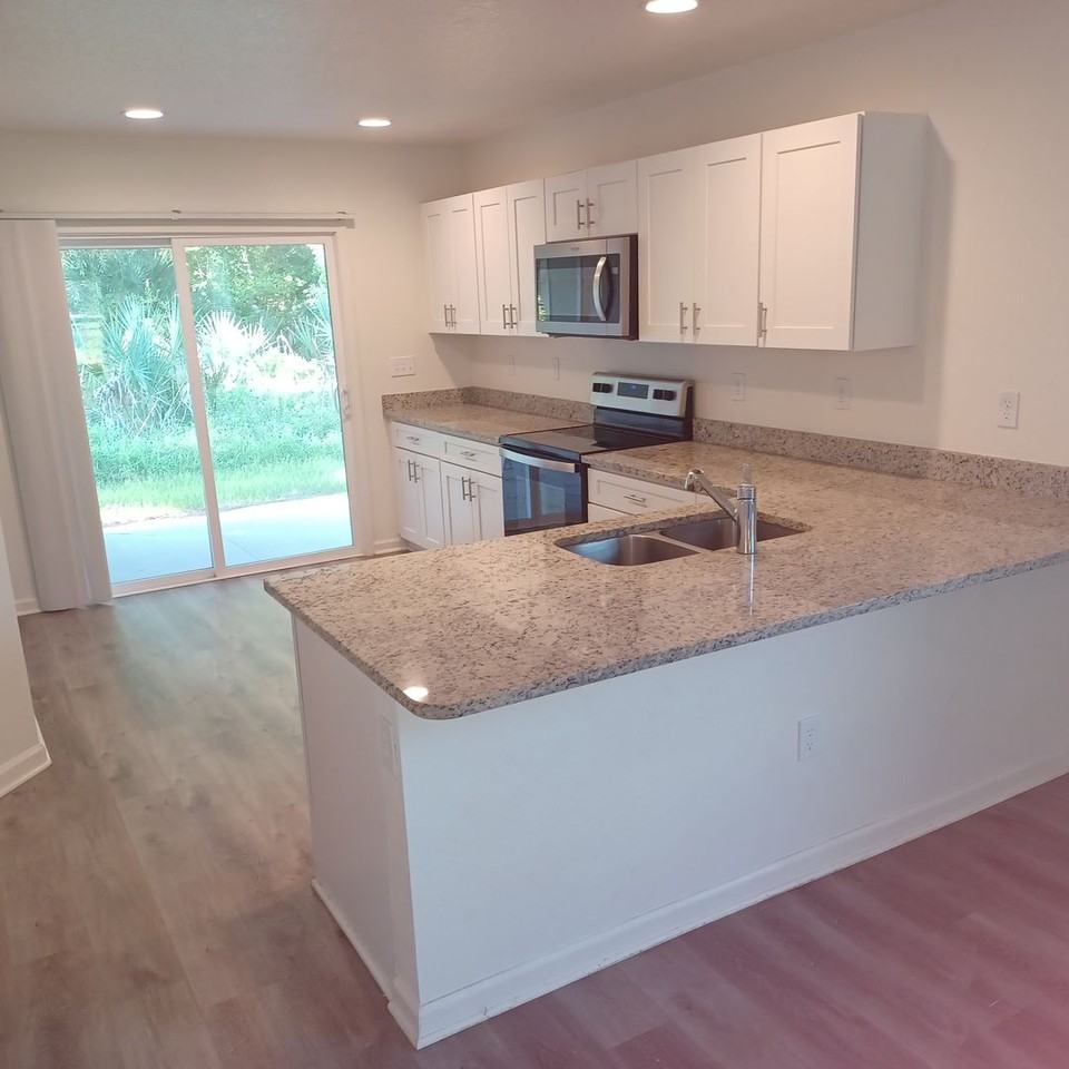 916 W 9th St - Photo 4 of 23