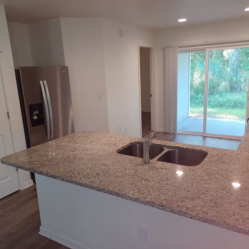 916 W 9th St - Photo 5 of 23