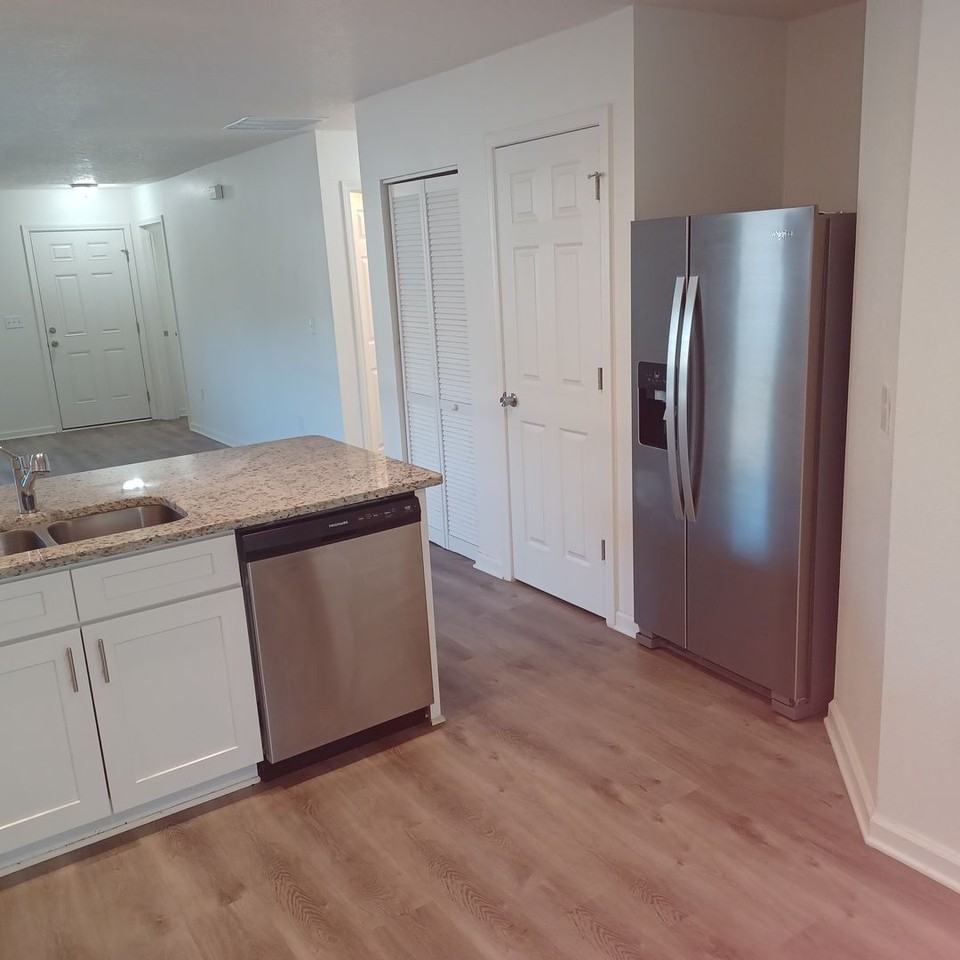 916 W 9th St - Photo 6 of 23