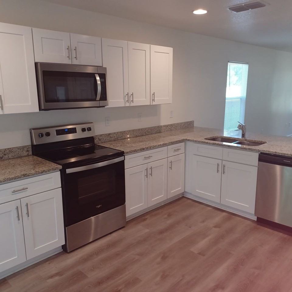 916 W 9th St - Photo 7 of 23