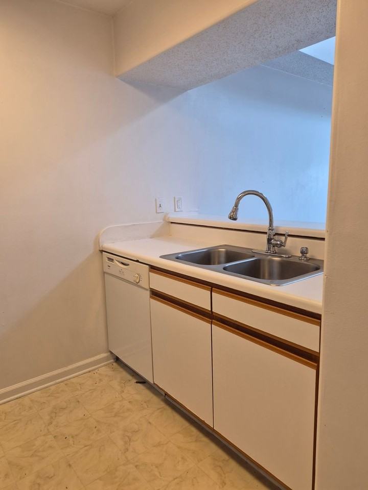 5129 Walkers Grant Ln - Photo 4 of 15