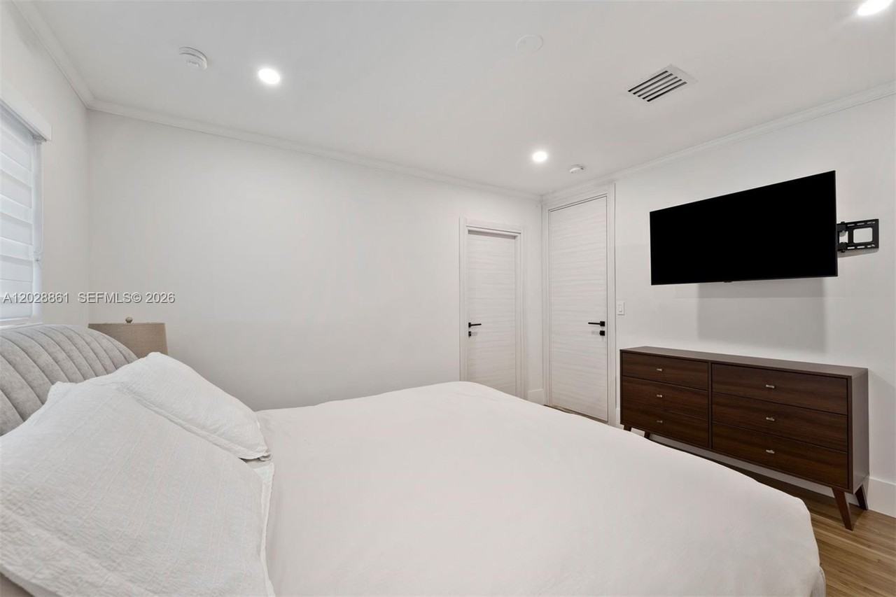 45 Palermo Ave - Photo 2 of 8