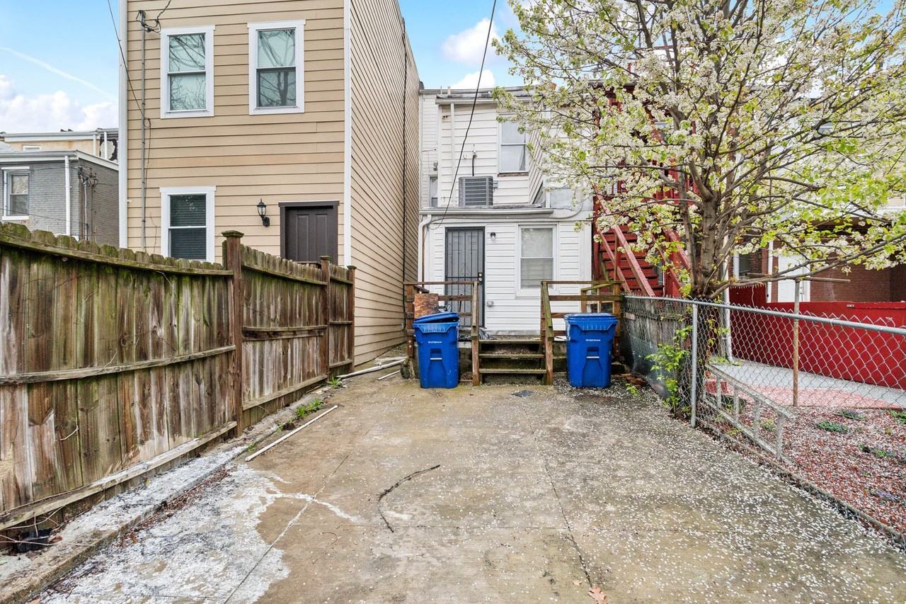 1418 N Eden St - Photo 5 of 30