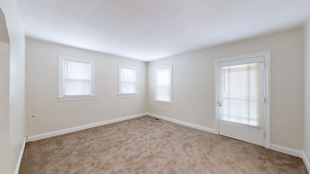 4168 Sherman Ave - Photo 5 of 27