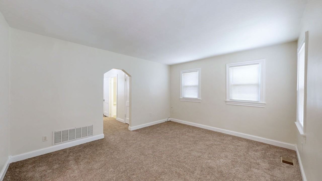 4168 Sherman Ave - Photo 7 of 27