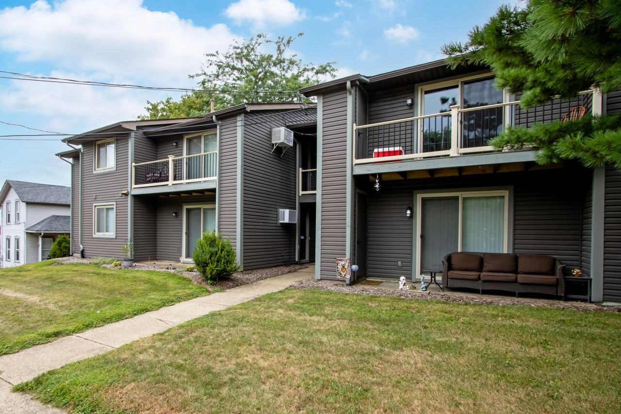 162 S Portage St - Photo 2 of 24