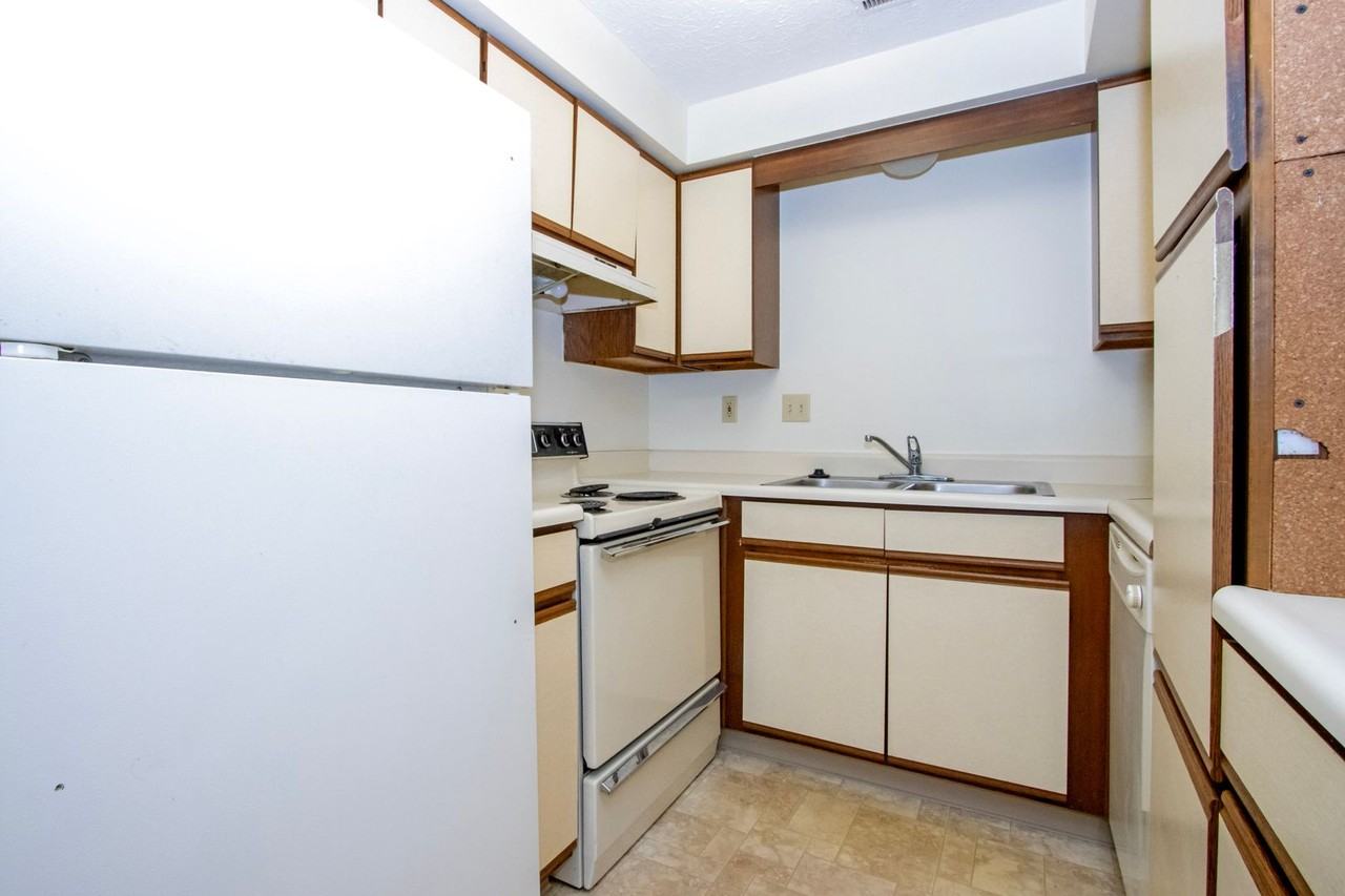 162 S Portage St - Photo 7 of 24