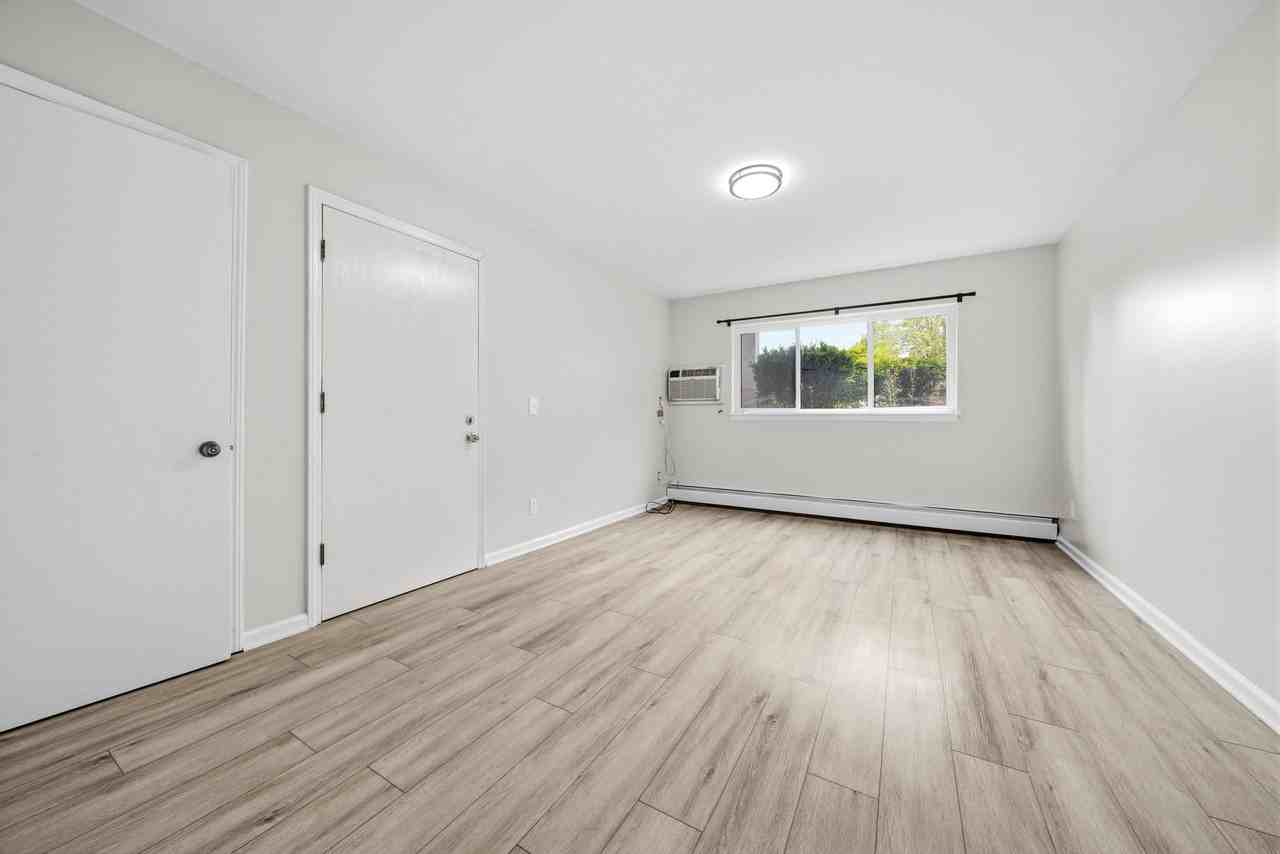 590 54th St Se - Photo 5 of 29