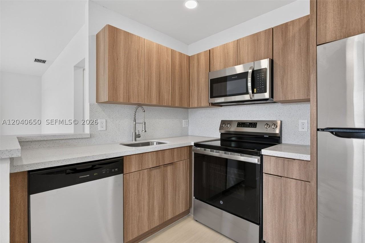 2830 Coral Springs Dr #2830 - Photo 4 of 28