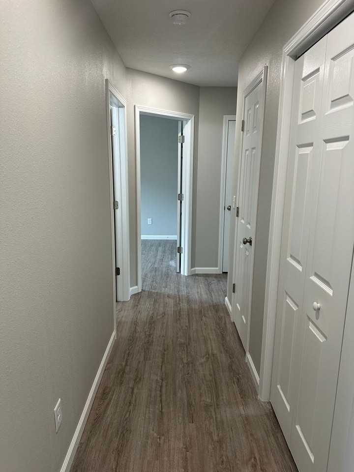 512 N Oak St - Photo 5 of 12