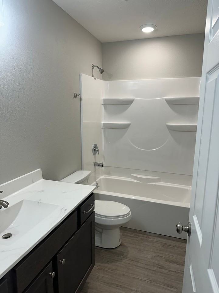 512 N Oak St - Photo 7 of 12