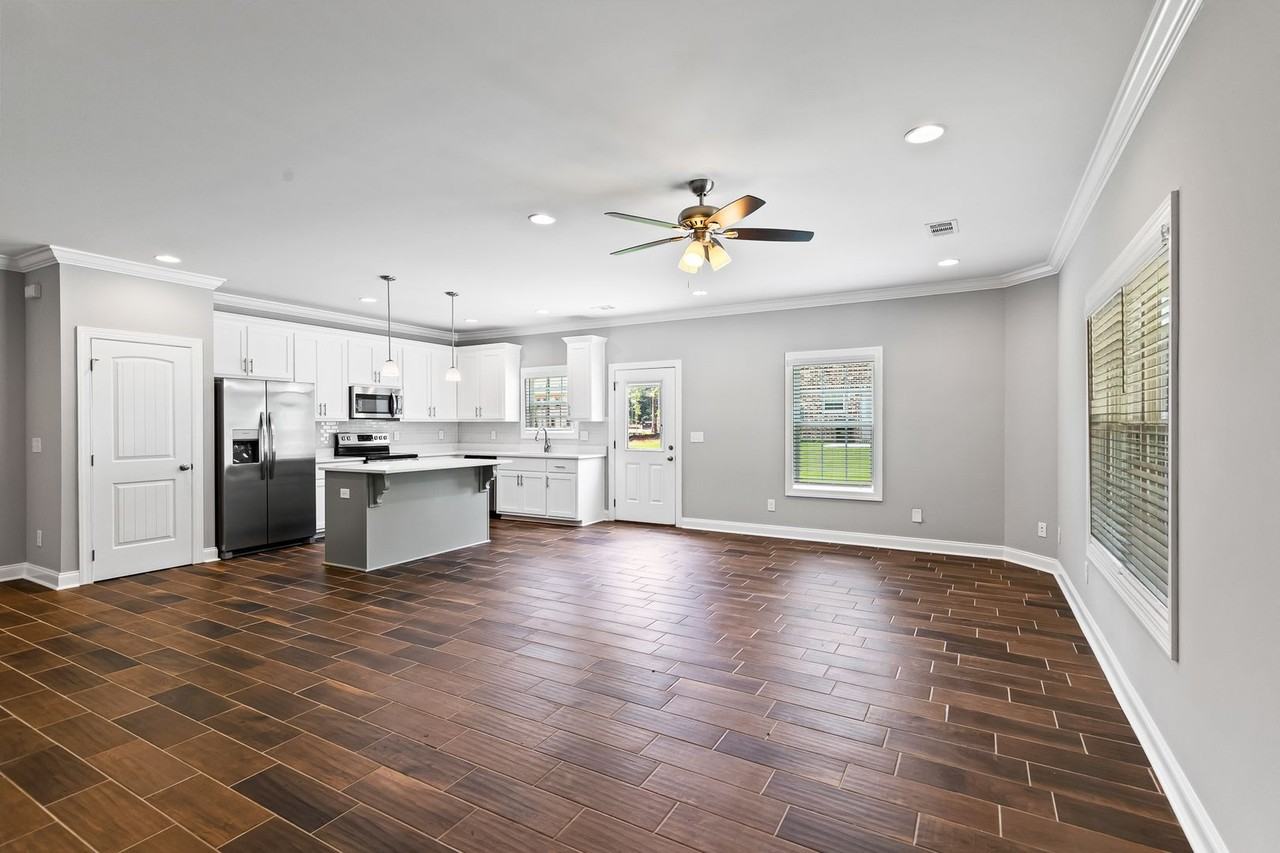 806 Shell Toomer Pkwy - Photo 7 of 22