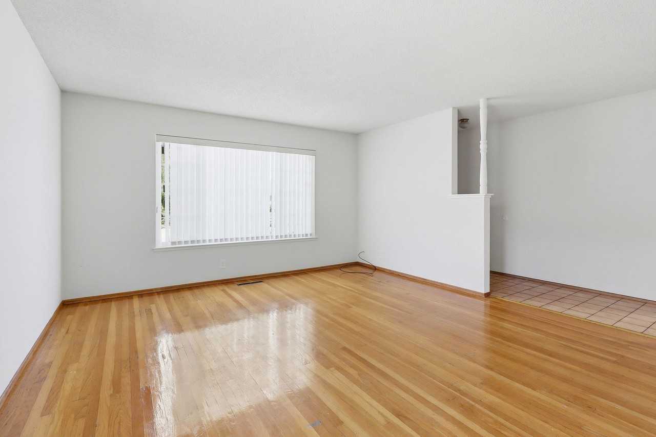 1571 Finch Way - Photo 6 of 37
