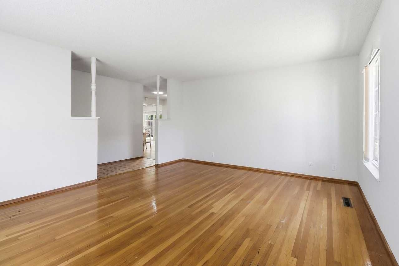 1571 Finch Way - Photo 7 of 37