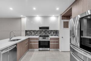 featured image of 2175 Ne 56th St #211