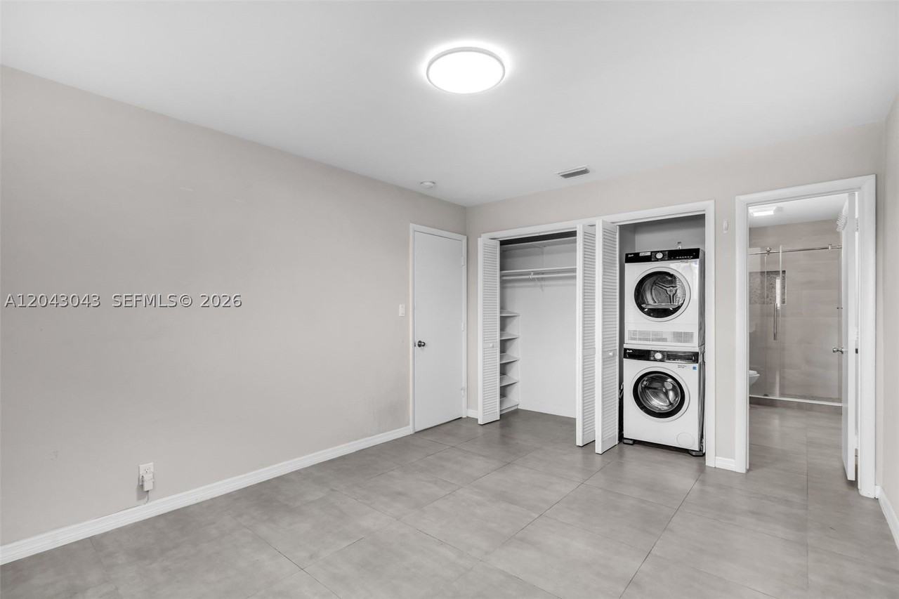 2175 Ne 56th St #211 - Photo 2 of 25
