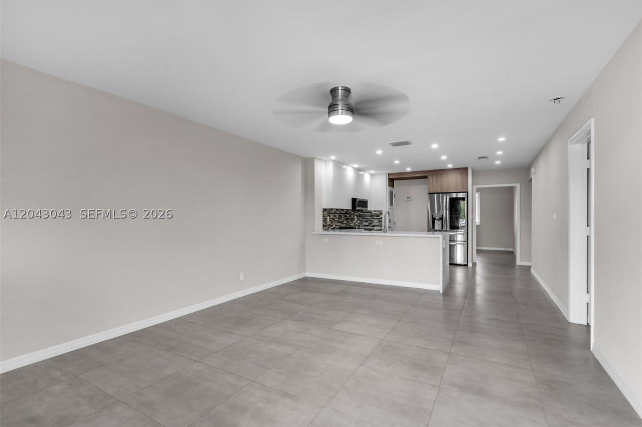 2175 Ne 56th St #211 - Photo 6 of 25