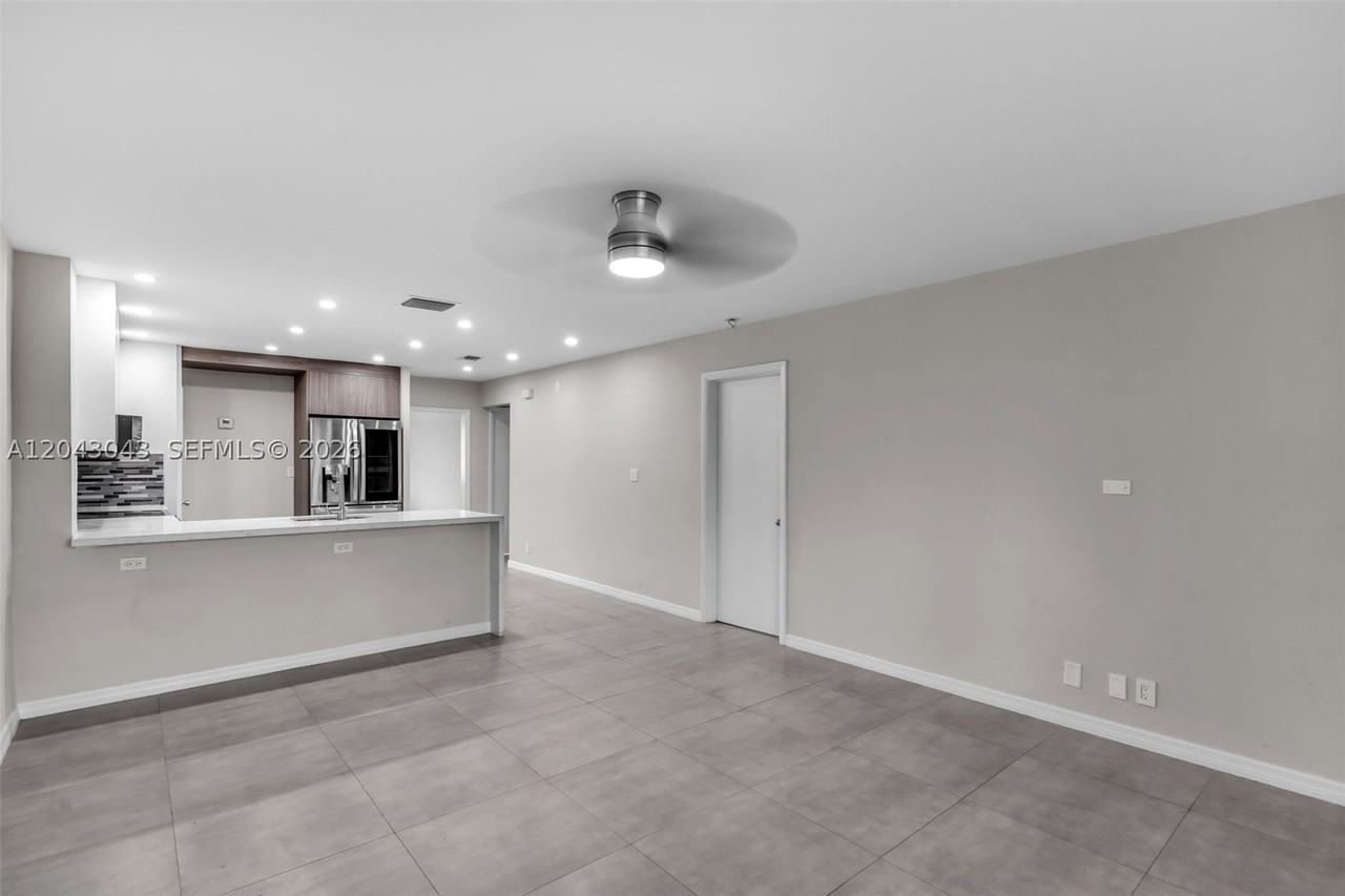 2175 Ne 56th St #211 - Photo 7 of 25
