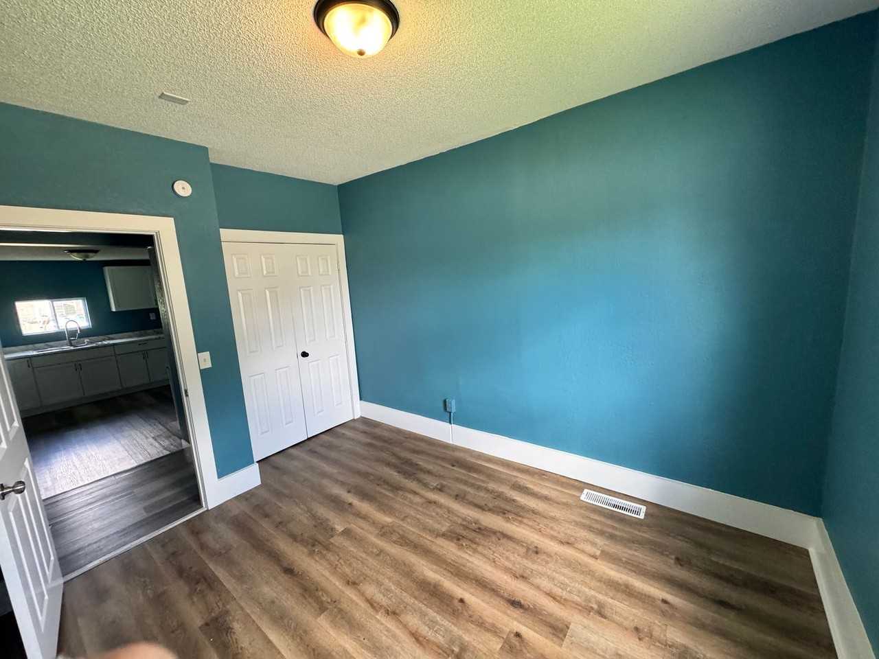 621 7th Ave - Photo 3 of 8