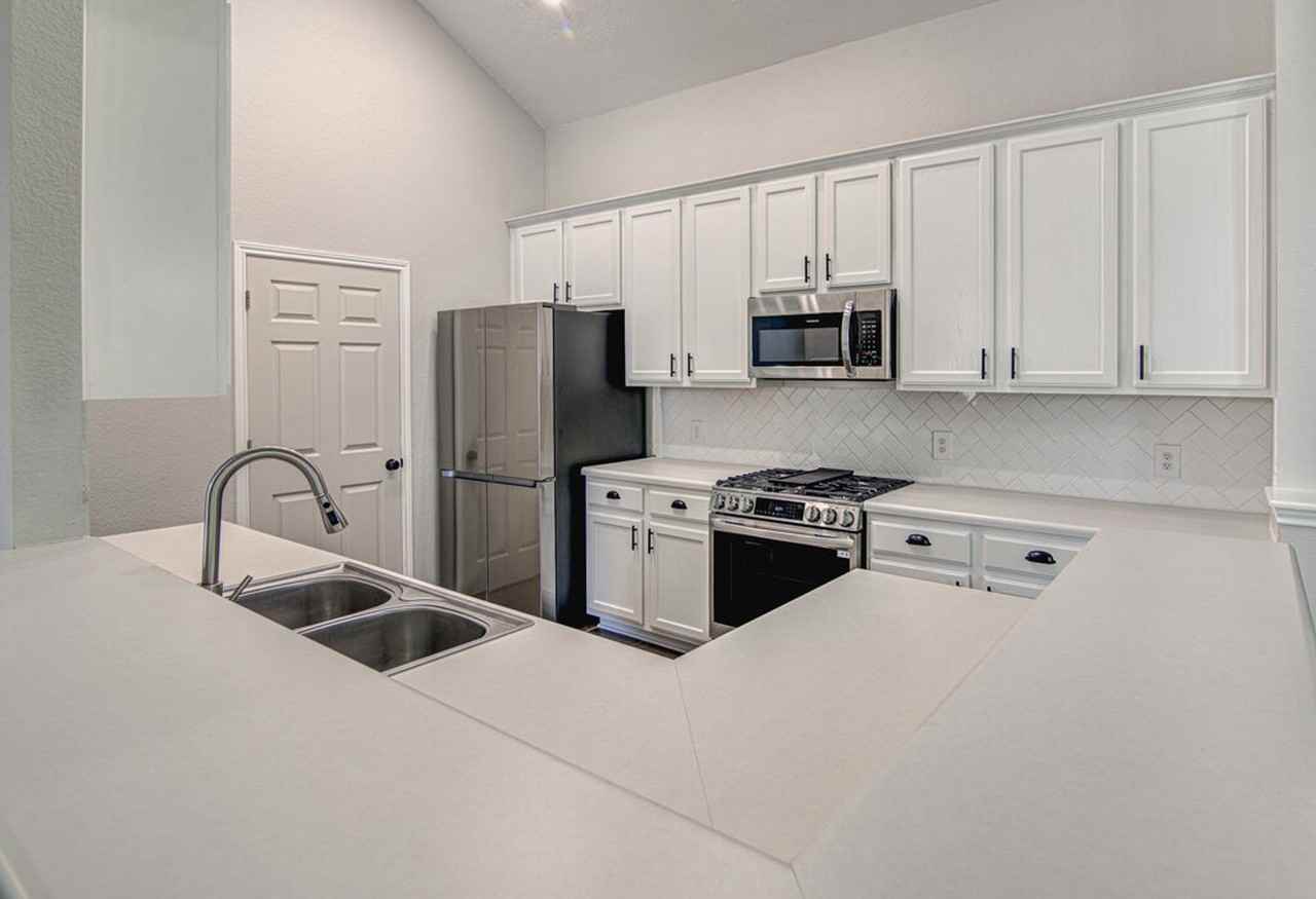 3408 Campanella Dr - Photo 7 of 32