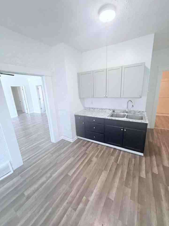 4438 Pearl Rd - Photo 3 of 25