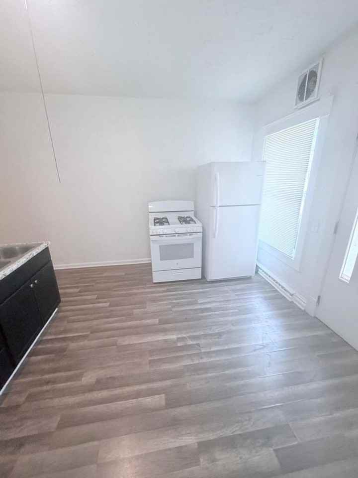 4438 Pearl Rd - Photo 4 of 25