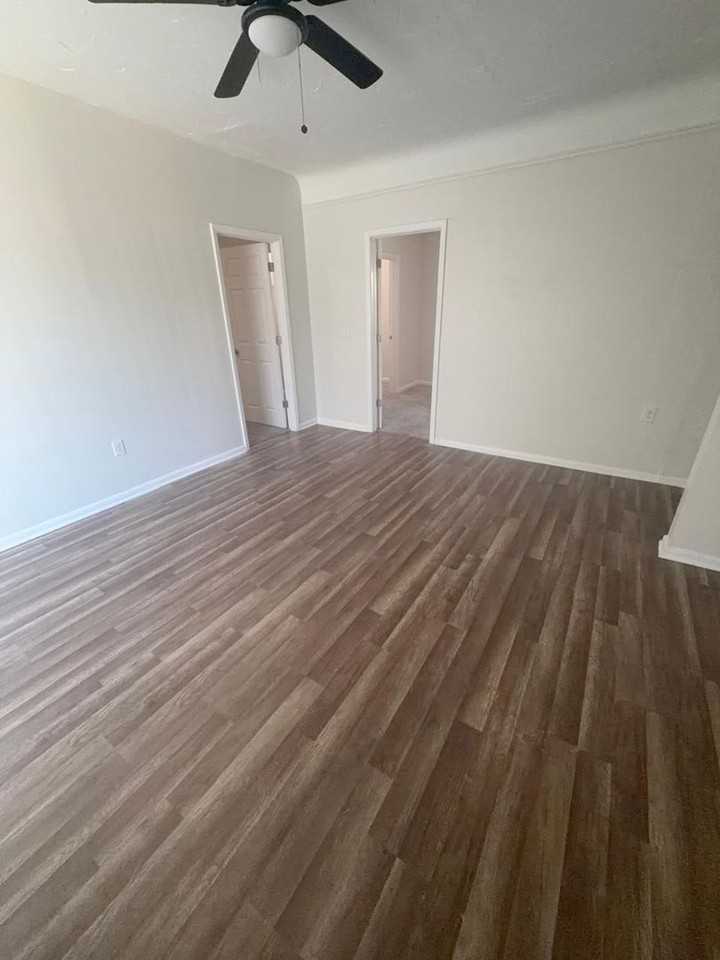 4438 Pearl Rd - Photo 6 of 25