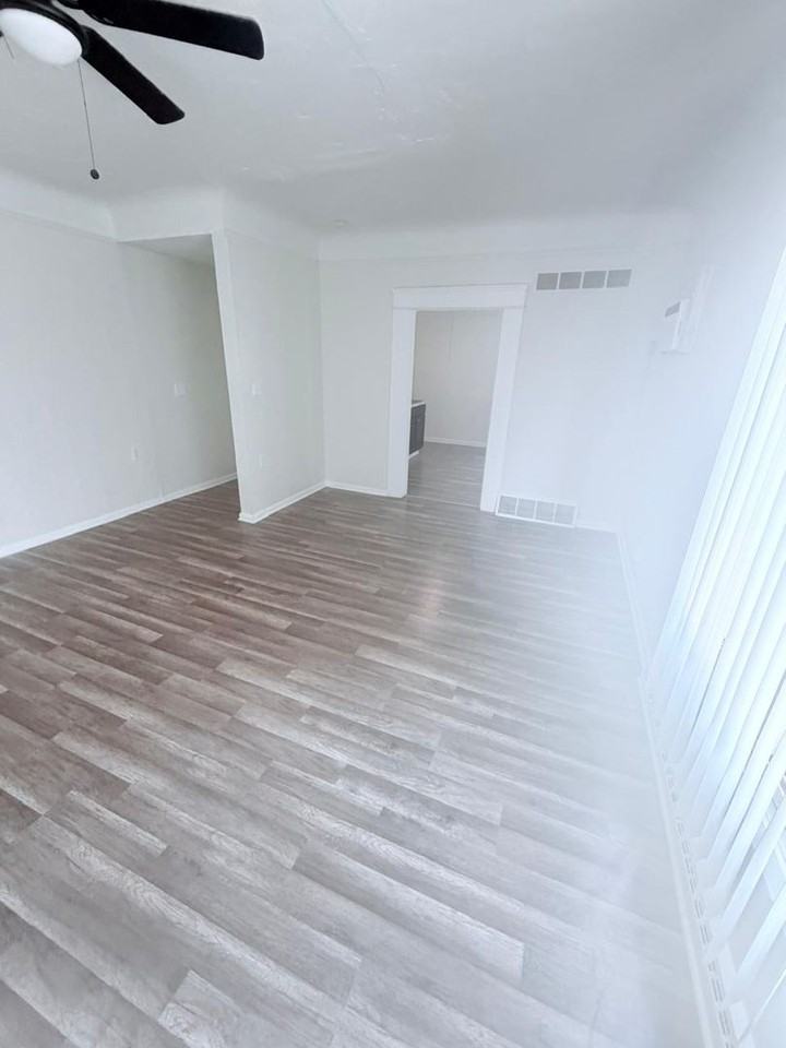4438 Pearl Rd - Photo 7 of 25