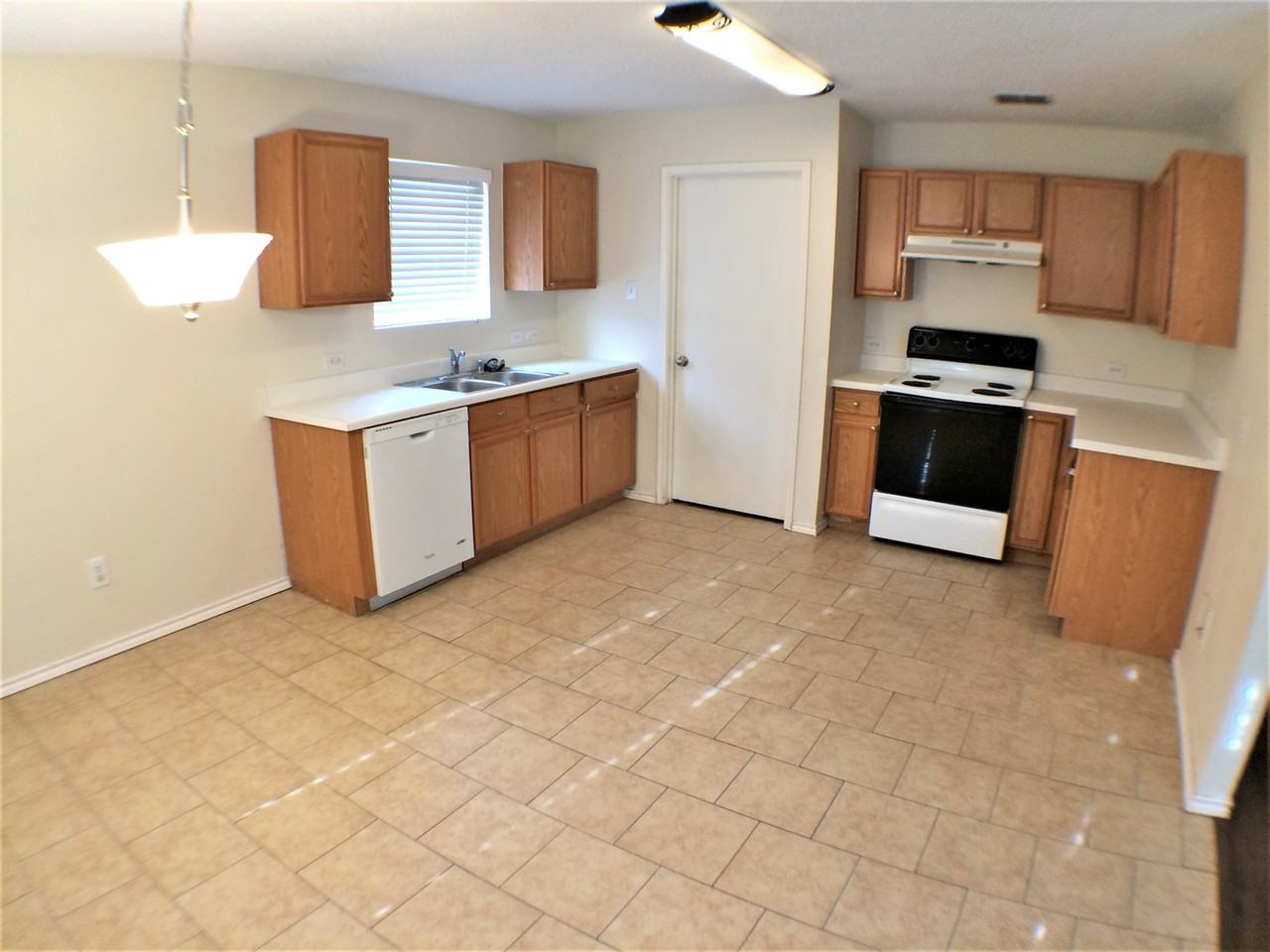 4841 Waterford Dr - Photo 6 of 19