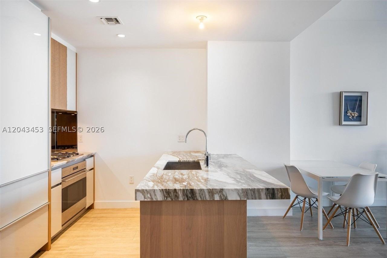 2831 S Bayshore Dr #1603 - Photo 5 of 18