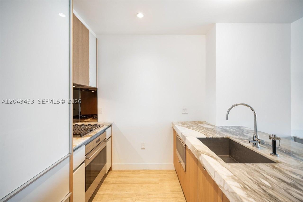 2831 S Bayshore Dr #1603 - Photo 6 of 18