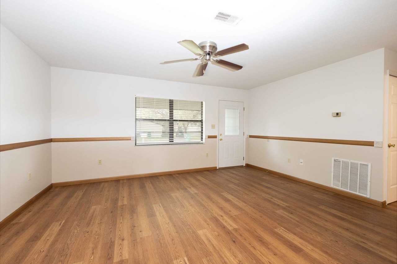 301A Curry St - Photo 2 of 18