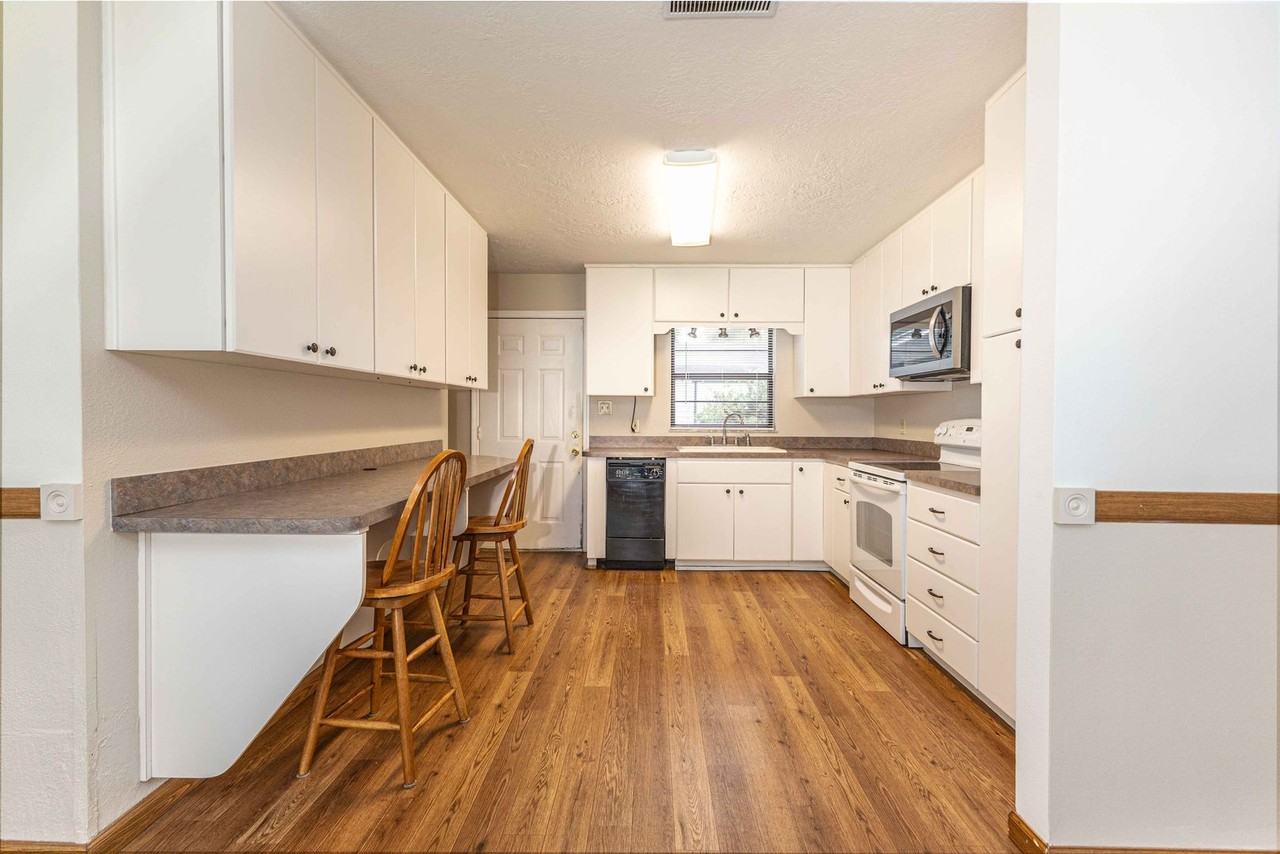 301A Curry St - Photo 5 of 18