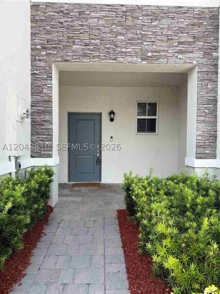 782 Se 18th St - Photo 4 of 24
