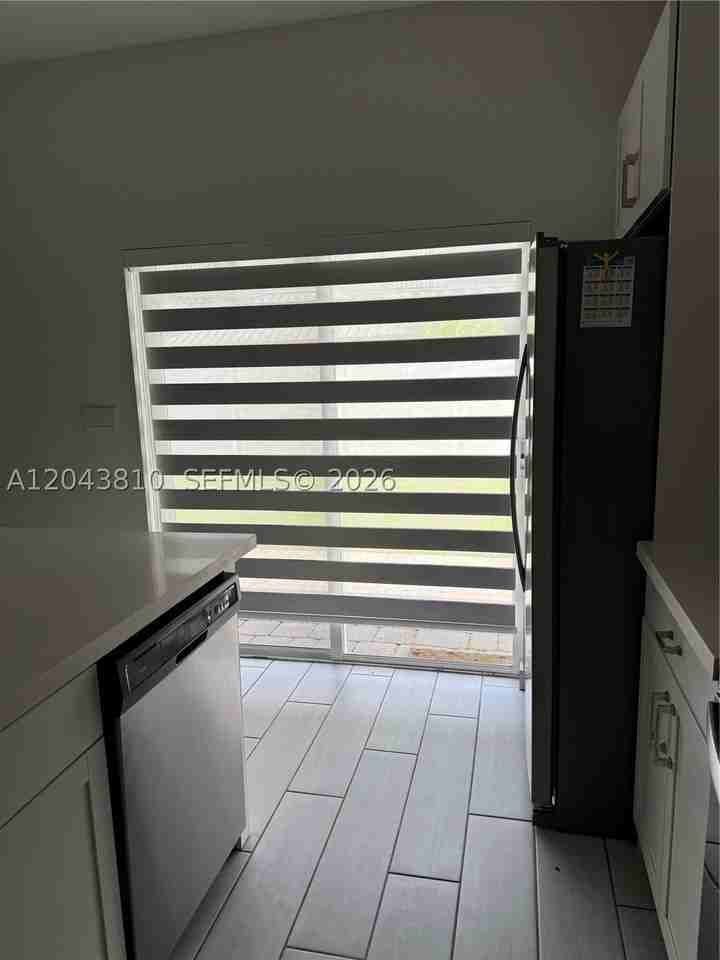 782 Se 18th St - Photo 5 of 24