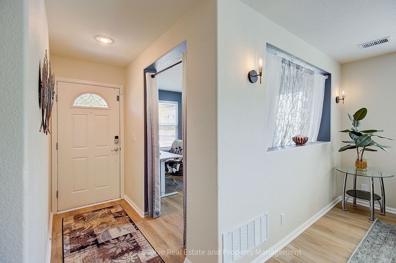 5753 Ceylon St - Photo 5 of 28