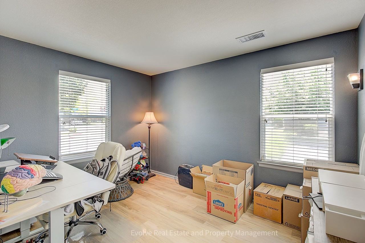 5753 Ceylon St - Photo 6 of 28