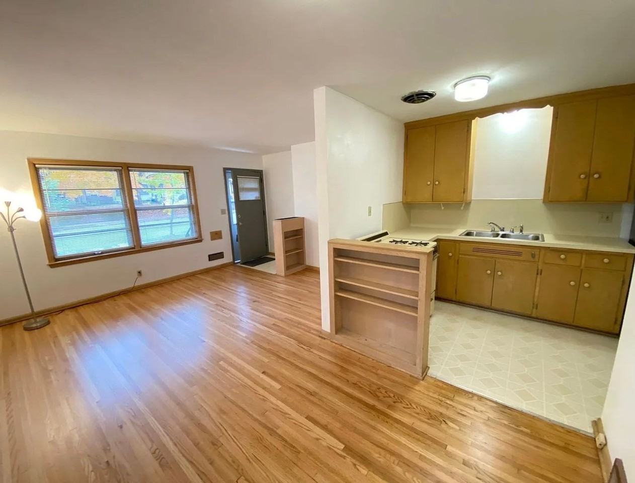 4451 Bloomington Ave - Photo 3 of 15