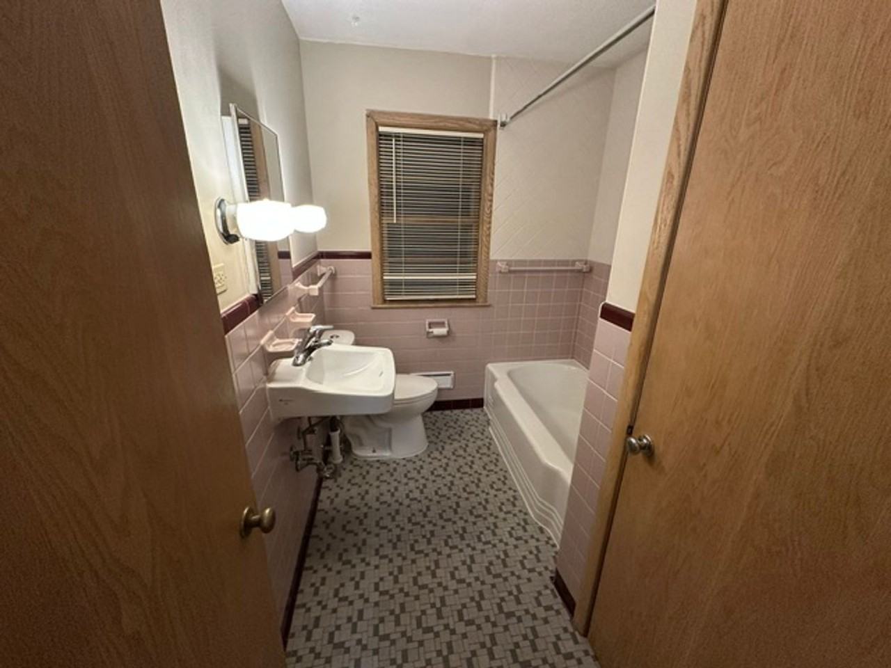 4451 Bloomington Ave - Photo 7 of 15