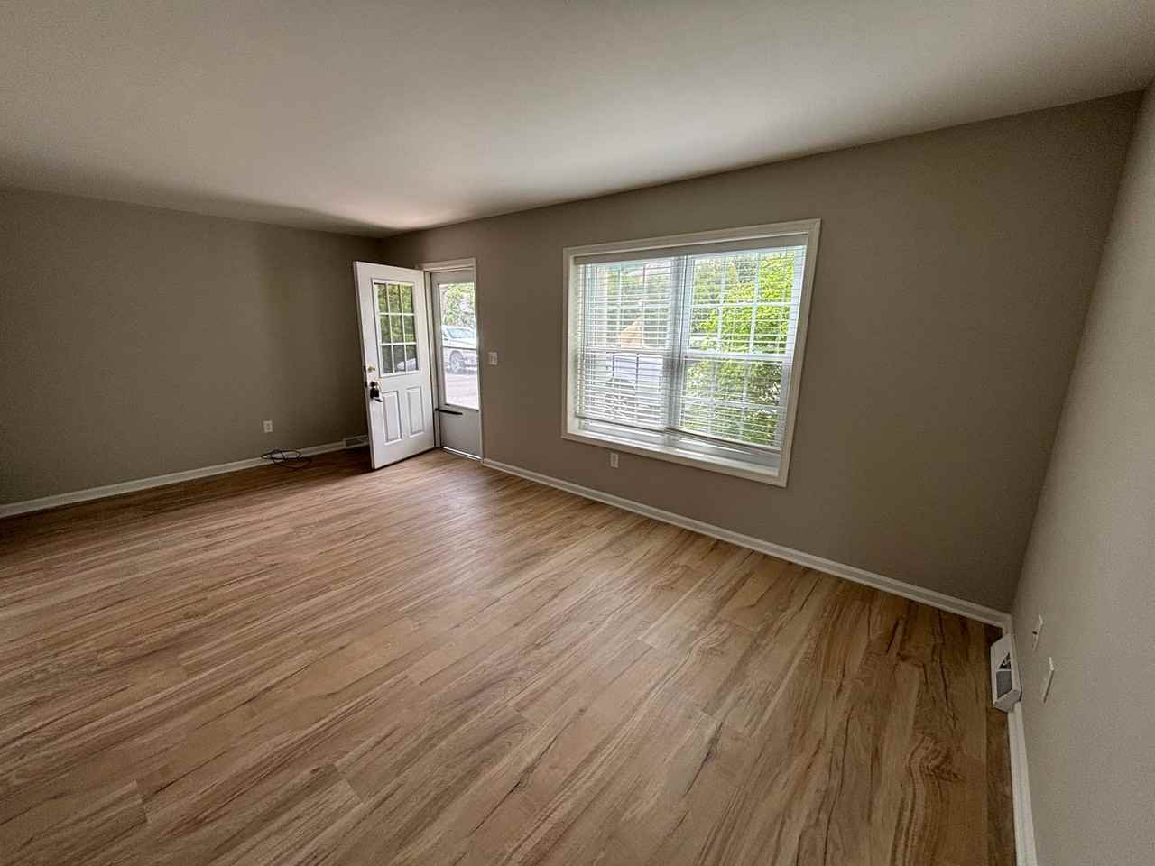 307 S 12th St - Photo 4 of 16