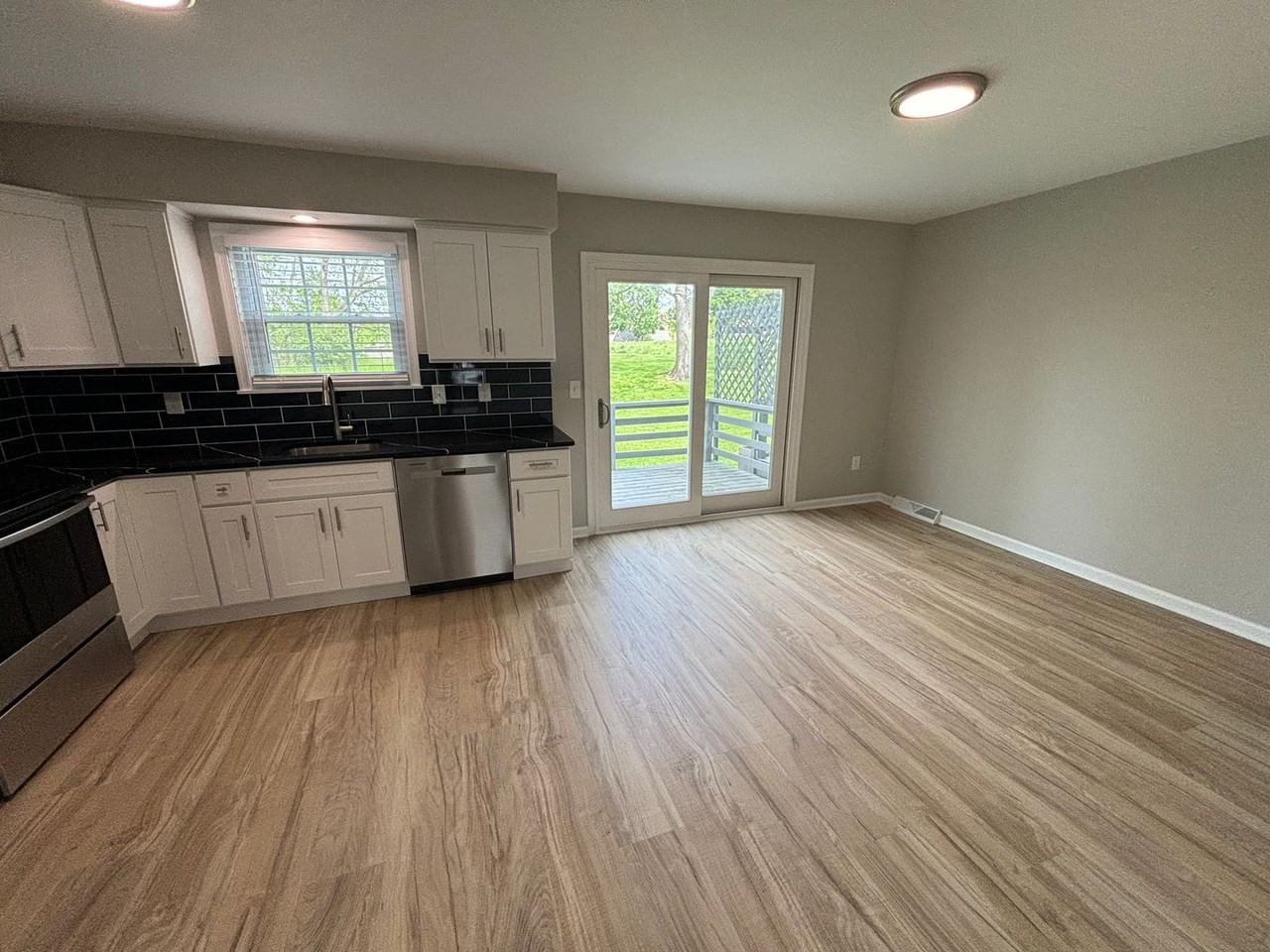 307 S 12th St - Photo 6 of 16