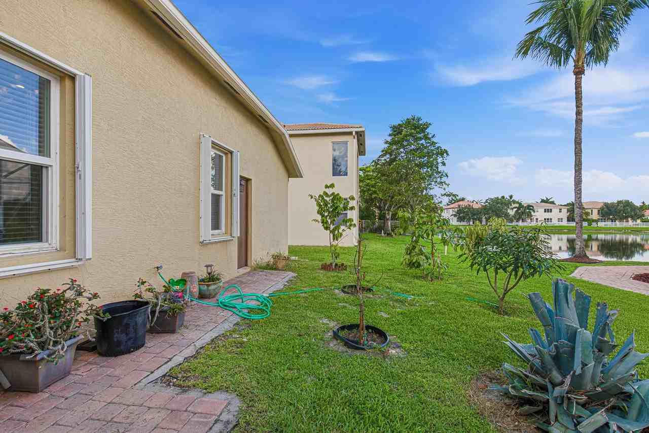 9655 Campi Dr - Photo 6 of 33