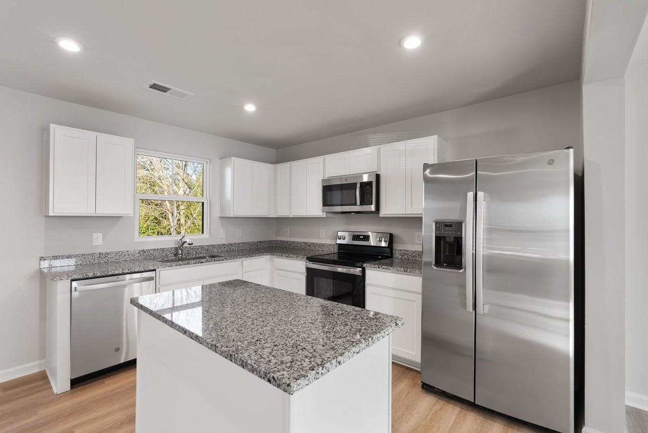 109 Brooklane Ct - Photo 3 of 38